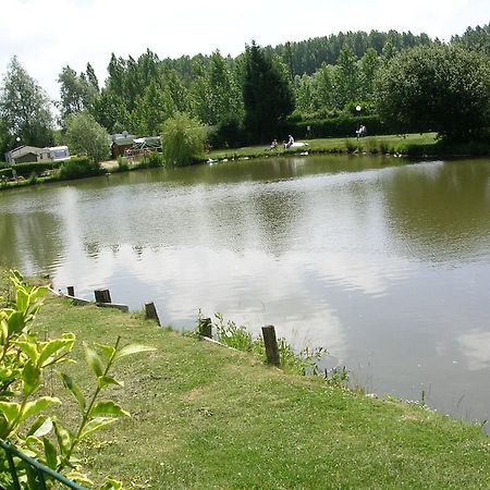 Auberge Des Etangs Roussent Exterior foto