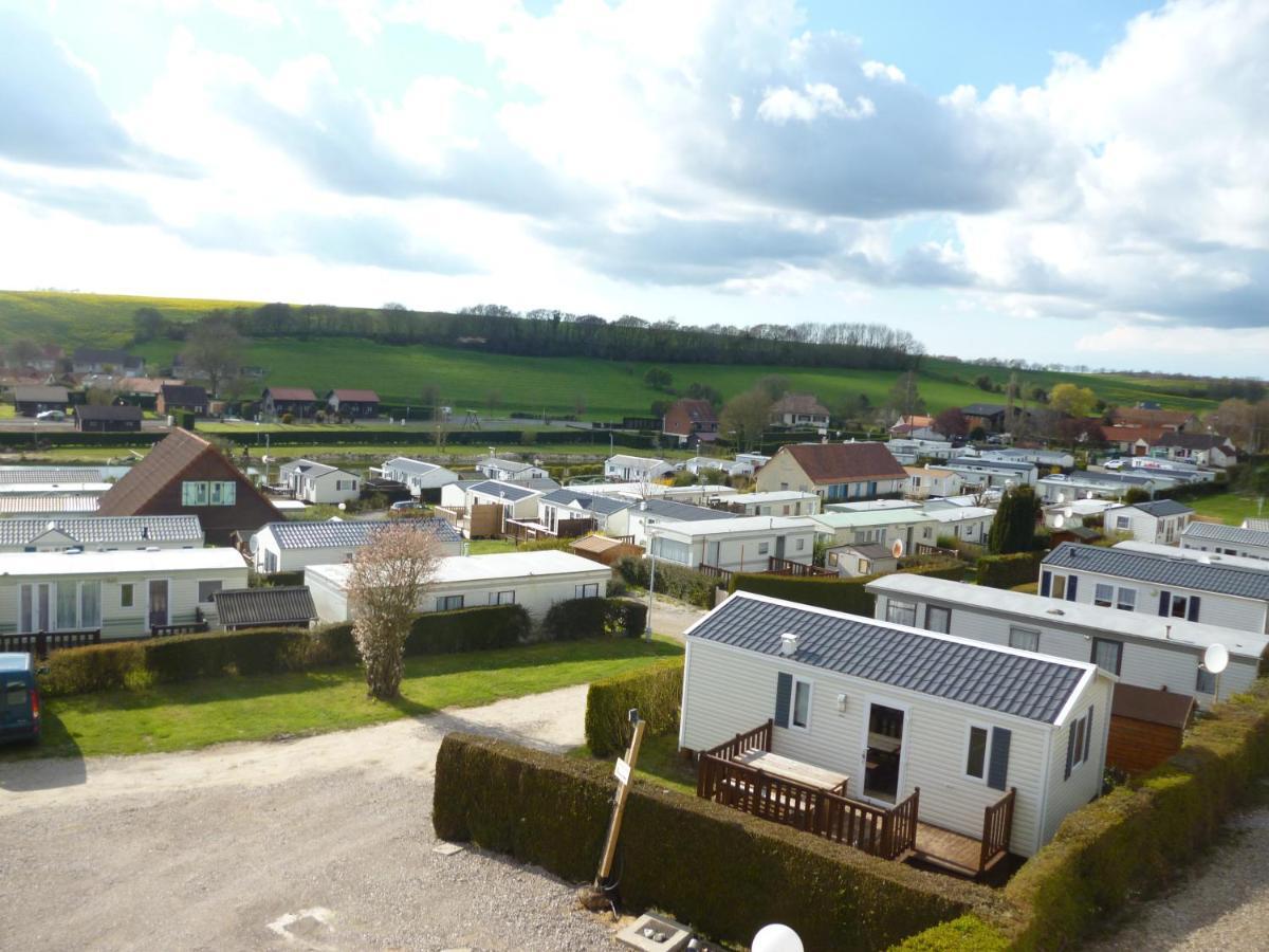 Auberge Des Etangs Roussent Exterior foto