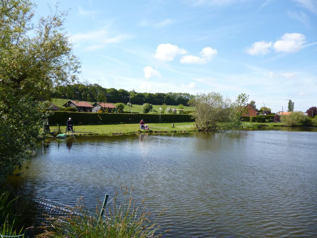 Auberge Des Etangs Roussent Exterior foto